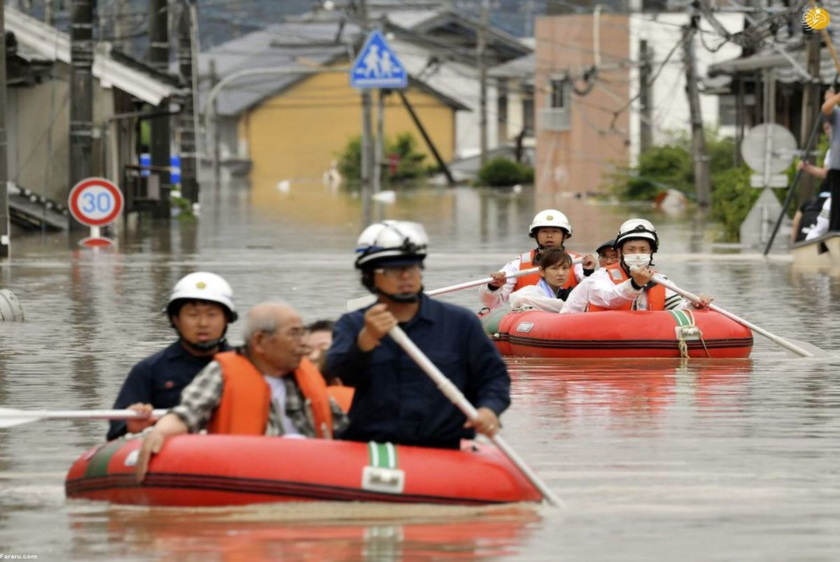 ژاپنی‌ها پس از سیل و رانش مرگبار زمین/ تصاویر