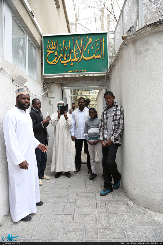 بازدید جمعی از شیعیان کشور نیجریه از بیت امام خمینی (س) در جماران