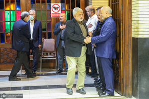 مراسم ختم مادر فرشاد مومنی