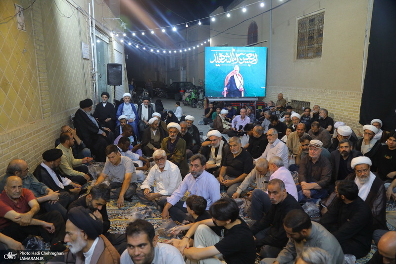 مراسم چهلمین روز تدفین رهبر شهید در دفتر آیت الله العظمی سیستانی در قم