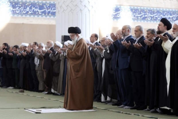 إقامة صلاة عید الفطر المبارک بإمامة قائد الثورة الإسلامیة