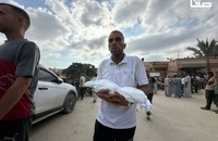 تشییع پیکر نوزاد شهید بر اثر قحطی در خان‌یونس (6)