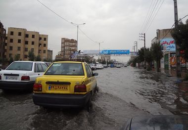 بارش باران باعث آبگرفتگی معابر ورامین شد