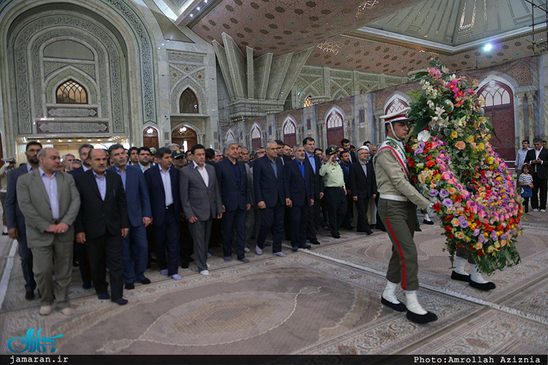 تجدید میثاق استاندار و جمعی از استانداری استان البرز با آرمان های حضرت امام خمینی(س)