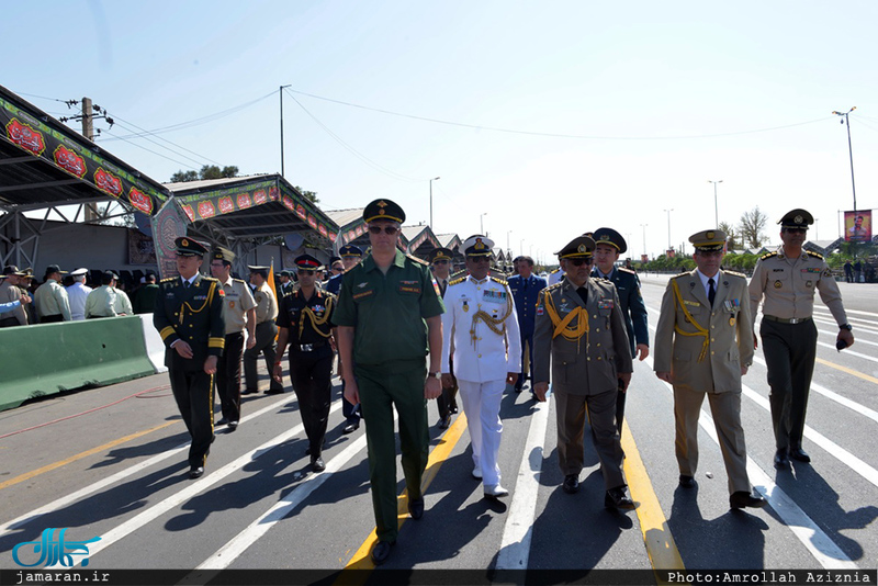 مراسم رژه نیروهای مسلح در جوار حر مطهر امام خمینی(س)