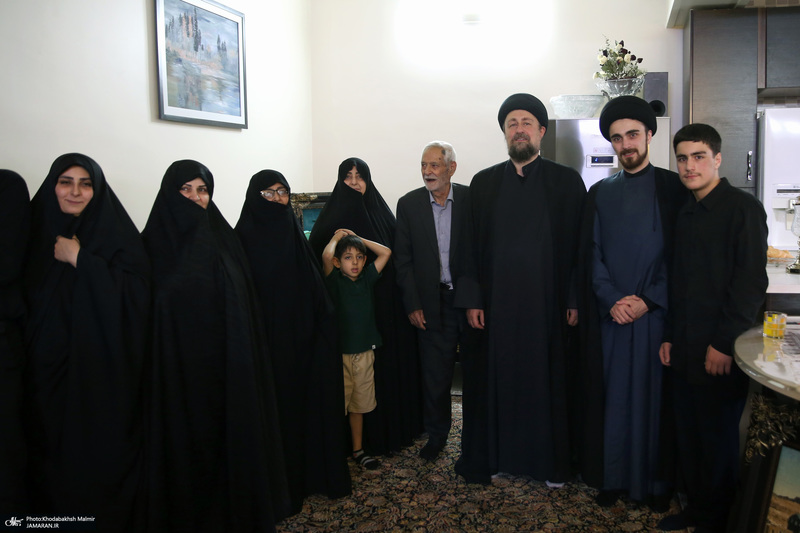 حضور آیت الله سید حسن خمینی در منزل شهید سرلشگر سید عبدالرحیم موسوی