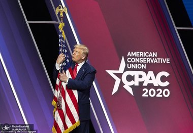 ترامپ در حال بازی، طرفدارانش سخت مشغول+ تصاویر