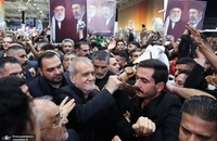 پزشکیان بارگاه نورانی حضرت امیرالمؤمنین (ع) را زیارت کرد (6)