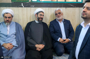 اجتماع دانشگاهیان در حسینیه جماران