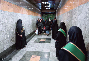 سخنگوی شورای شهر تهران: حجاب بان ها ذیل نظارت «مجموعه فرهنگی مترو» فعالیت می کنند/ مترو مکان عمومی است و حضور بی حجاب ها موجب اعتراض مردم شده/ با تشکیل حاکمیت اسلامی باید احکام الهی برقرار شود