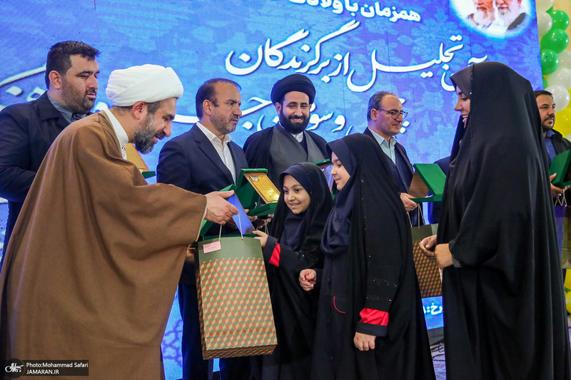 مراسم تجلیل از دانش آموزان برگزیده فرهنگی، هنری و قرآن، عترت و نماز منطقه 19