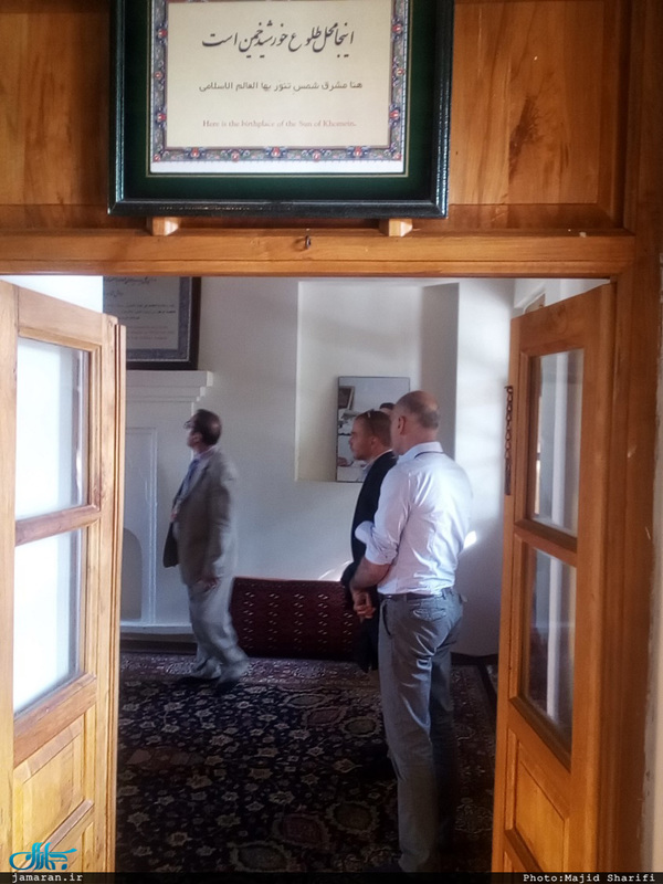 بازدید گردشگران خارجی از بیت تاریخی حضرت امام در خمین