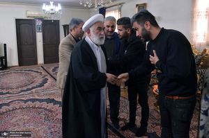 حضور رییس دفتر تولیت حرم مطهر حضرت امام خمینى(س) در منزل مرحوم ابوالفضل چزانی