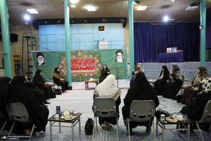 دیدار جمعی از خواهران نخبه عراقی با دکتر فاطمه طباطبایی در جماران