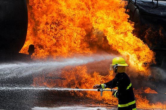 آتش سوزی یک قهوه خانه در اهواز 10 کشته و 14 زخمی برجای گذاشت/ اسامی تعدادی از جانباختگان مشخص شد/ عاملان آتش سوزی عمدی دستگیر شدند