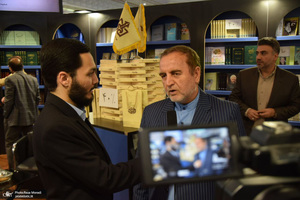 غرفه موسسه تنظیم و نشر آثار امام خمینی (س) در سی و پنجمین نمایشگاه بین المللی کتاب تهران- 1