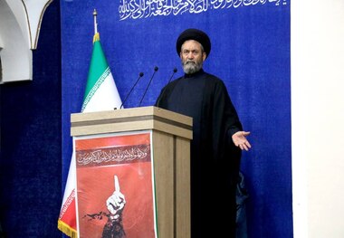 امام جمعه اردبیل: هر کسی با هر مشرب سیاسی انسجام ملی را به هم می‌ریزد قطعاً عامل دشمن است/ ما باید با آگاهی کامل تمام منافذ را بر روی آنها ببندیم؛ اصلی‌ترین منفذ ایجاد اختلاف و دو قطبی شدن جامعه در موضوعات اختلافی است