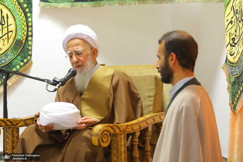 مراسم عمامه گذاری طلاب روز ولادت پیامبر اکرم (ص) و امام جعفر صادق (ع) در بیوت مراجع