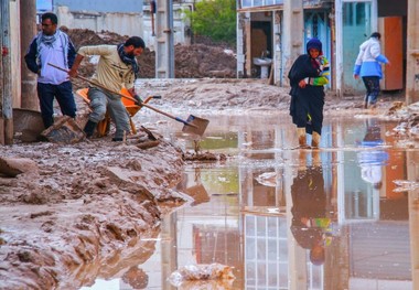 190 نیروی سپاه قم در شهرهای پلدختر و چگنی امدادرسانی می کنند