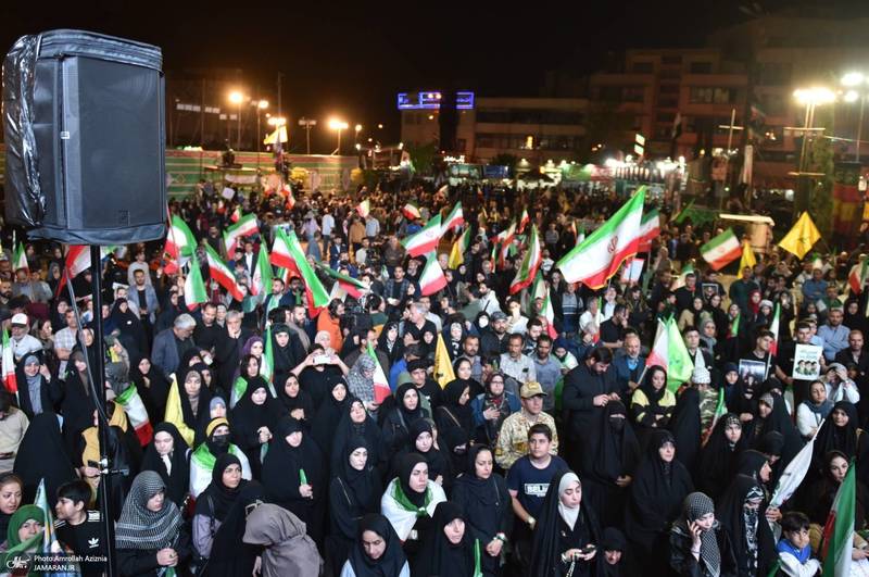 پنجاه و هشتمین اجتماع پر شور مردم در میدان انقلاب -۲
