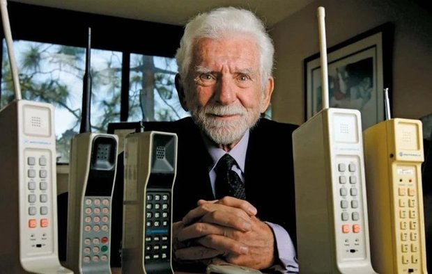 مخترع گوشی: گوشی‌ها را رها کرده و اندکی زندگی کنید

