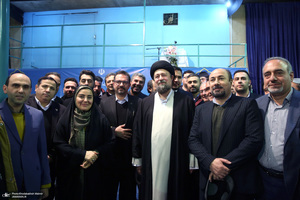 دیدار وزیر و جمعی از کارکنان وزارت راه و شهرسازی با سید حسن خمینی