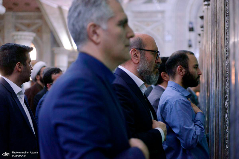 تجدید میثاق رئیس و جمعی از کارکنان بنیاد مستضعفان با آرمان های حضرت امام خمینی (س)