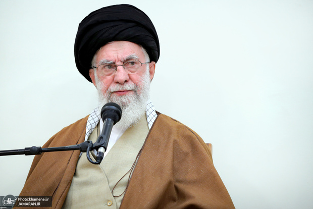 رهبر انقلاب: گاهی دهن لقی، صبر نکردن، اعتراض بیخود، تحلیل غلط تاثیر تاریخی دارد؛ لذا باید خیلی مراقبت کرد/ خط ائمه «خط ایستادگی و استقامت» و درس ائمه «درس منطق و استدلال» است/ مردم غزه و لبنان با ایستادگی خود در واقع در خط ائمه‌ی هُدی کار می‌کنند