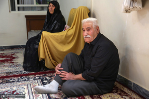 حضور سید احمد خمینی در منزل شهید مصطفی عزیزی در شهر بروجرد