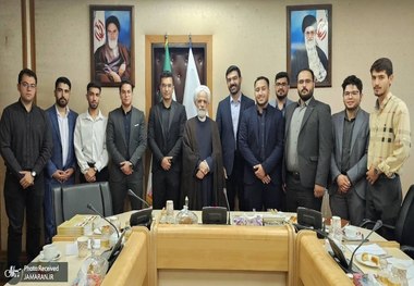 انصاری، معاون پزشکیان: کشور ما در یک مقطع حساس تاریخی قرار دارد؛ این مقطع الزاماتی دارد که هم بر مسئولان تحمیل می‌شود، و هم بر مردم/ در این چهل‌وشش سال گام‌های بلندی برداشته شده، اما با آنچه می‌خواستیم، هنوز فاصله‌ی زیادی داریم