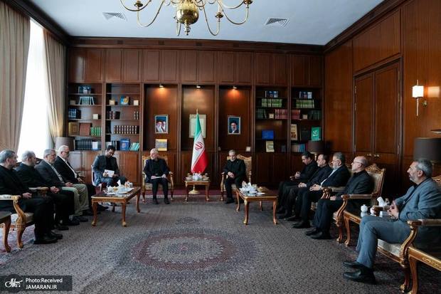 دیدار جمعی از سران مقاومت با عراقچی در تهران + تصاویر