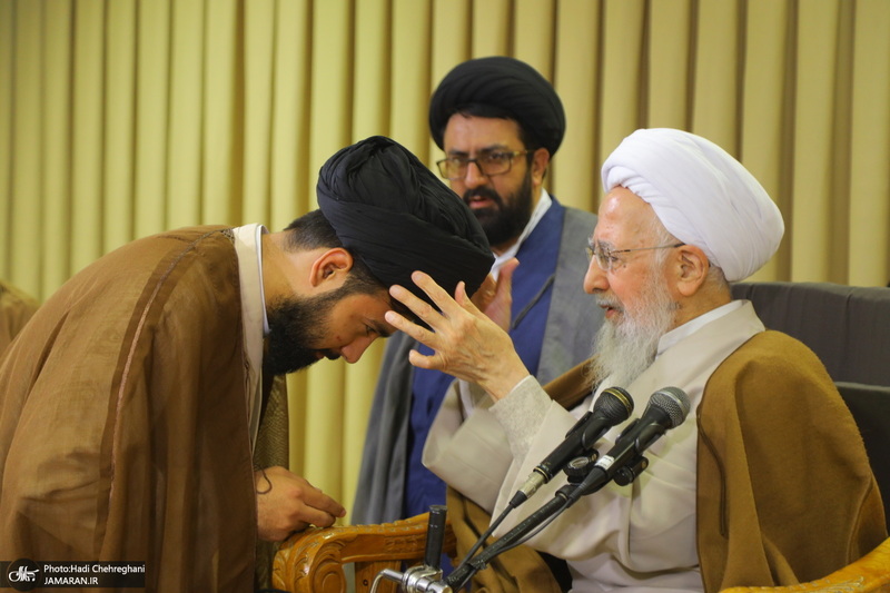 مراسم عمامه گذاری طلاب به مناسبت نیمه شعبان