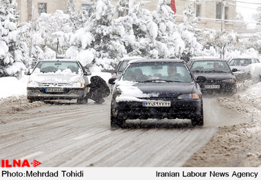 بارش‌باران و برف در محورهای کوهستانی استان تهران  لغزندگی جاده‌ها و هشدار به رانندگان