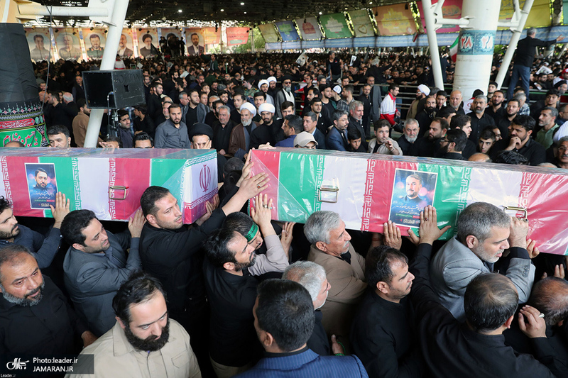 اقامه نماز رهبر معظم انقلاب بر پیکر رئیس جمهوری و یارانش