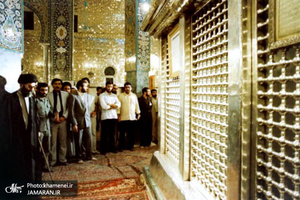 تصاویری از تشرف رهبر معظم انقلاب به حرم حضرت زینب(س)