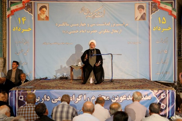 مراسم بزرگداشت سی و چهارمین سالگرد ارتحال ملکوتی امام خمینی (س) در مسجد جامع گلشن گرگان/ گزارش تصویری