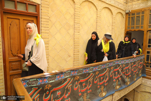 حضور زائران در بیت تاریخی حضرت امام در نجف در روزهای منتهی به اربعین