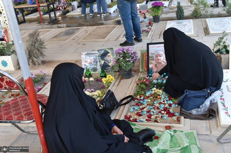 زیارت اهل غبور در آخرین پنجشنبه سال در بهشت زهرا (س) تهران