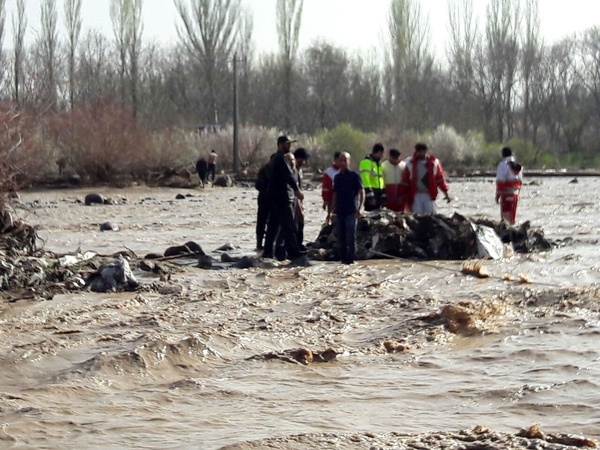 اسکان اضطراری 20 خانوار در منطقه سیل‌زده باغملک  درخواست بالگرد برای امدادرسانی به سیل‌زدگان