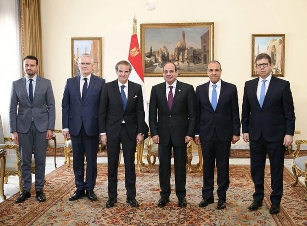 گروسی از مصر هسته ای حمایت کرد + عکس