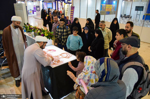 غرفه موسسه تنظیم و نشر آثار امام خمینی (س) در سی و سومین نمایشگاه بین المللی قرآن کریم-3