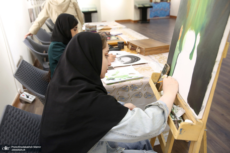 بازدید رئیس موسسه تنظیم و نشر آثار امام خمینی (س) از نمایشگاه عکس «امام دل‌ها‎»  و گذر فرهنگی هفته بر آستان آفتاب