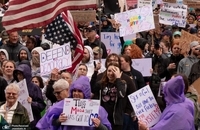 تظاهرات گسترده مردم آمریکا در اعتراض به سیاست‌های ترامپ و ماسک (6)