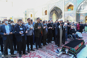 مراسم تشییع مرحوم حاج عیسی جعفری خادم امام خمینی (ره) در حرم حضرت معصومه (س)