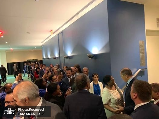 صف طولانی علاقمندان گفت وگو با وزیر خارجه+ عکس