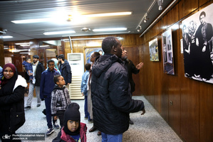 بازدید جمعی از طلاب دانشجو کشور سودان از بیت امام خمینی در ایام دهه فجر