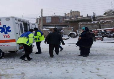 نجات مادر باردار گرفتار در برف در مراغه