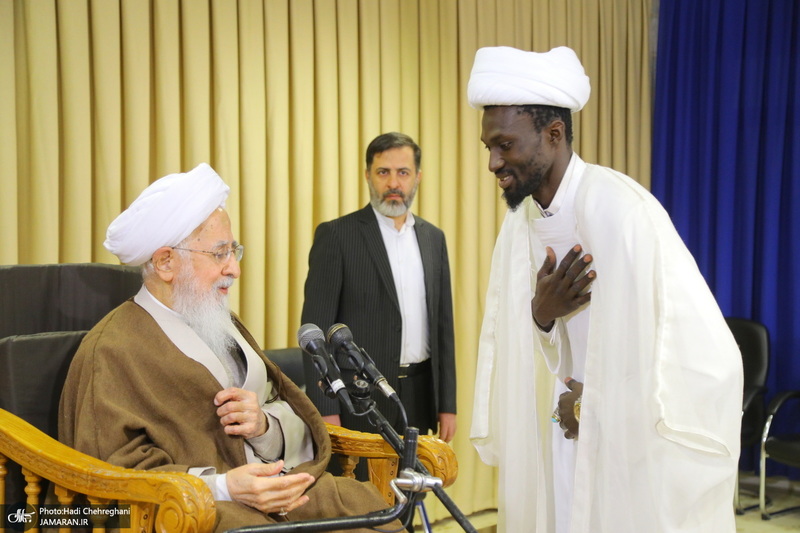 عمامه گذاری طلاب توسط مراجع اعظام تقلید در روز میلاد امام علی (ع)‎