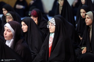 بازدید جمعی از داشجویان دانشگاه‌های آذربایجان شرقی از حسینیه جماران