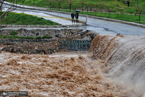 جاری شدن سیل در خرم آباد